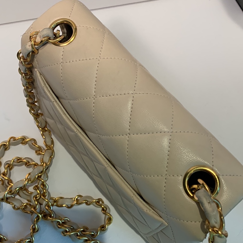 CHANEL Vintage ⭐️ Very RARE 24k Real Gold Soft Beige Flap 2.55 Quilted Bag HW - Picture 5 of 16